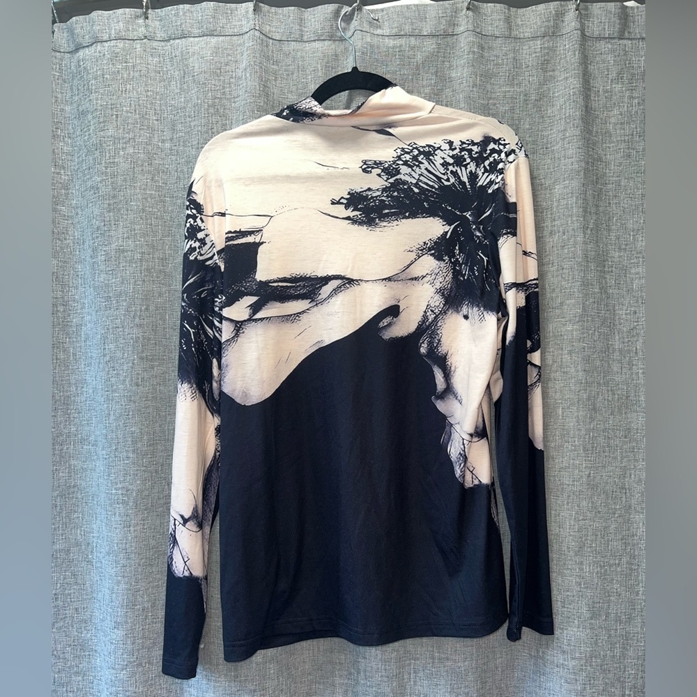 Women's Abstract Stretch Turtleneck Top – Size Large – Black & Beige - Picture 3 of 4
